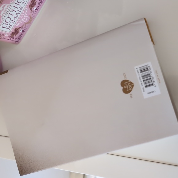 SOLD The Golden Couple by Greer Hendricks and Sarah Pekkanen - Picture 3 of 3